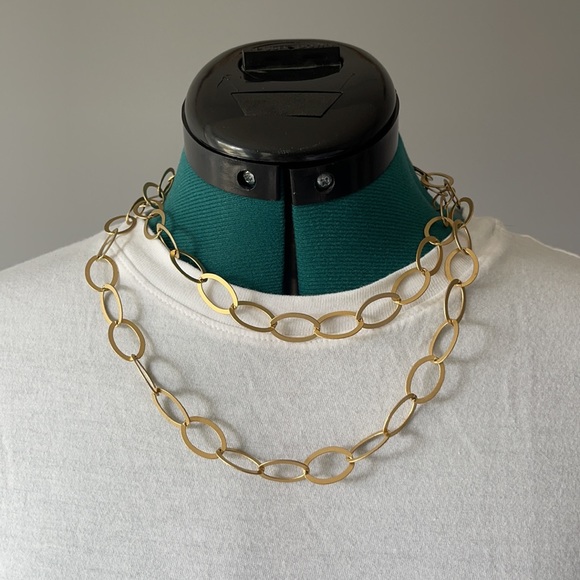Gold plated metallic long necklace w toggle clasp - Picture 2 of 4